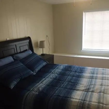 Comfortable 3 Bedroom Close To Base Sleeps 6